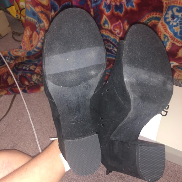 Black open toed heeled booties - Picture 4 of 6